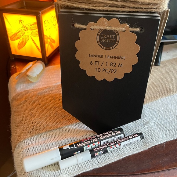 Customizable Banner for Events - 2 White Chalk Markers Included - Picture 4 of 4